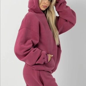 Comfrt set in the color berry very warm and cozy